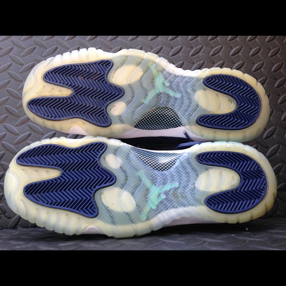 Jordan 11 low blue moon used size 9.5 580521-408 - Picture 7 of 8